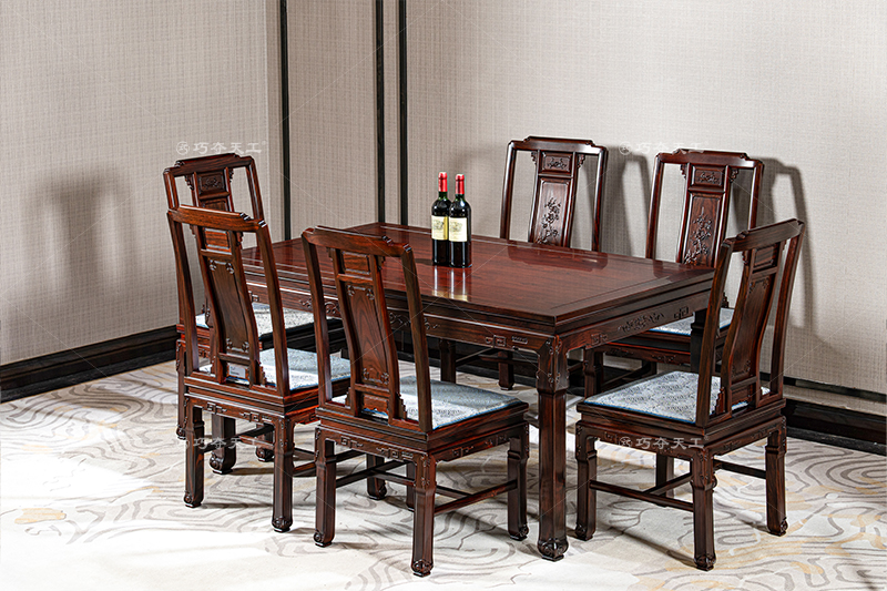 301鳥語(yǔ)花香餐桌